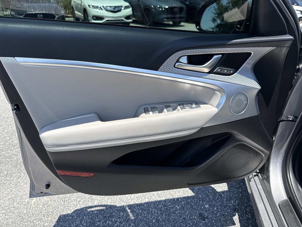 Used 2023 Genesis G70 2.0T w/ Sport Prestige Package RWD image 22