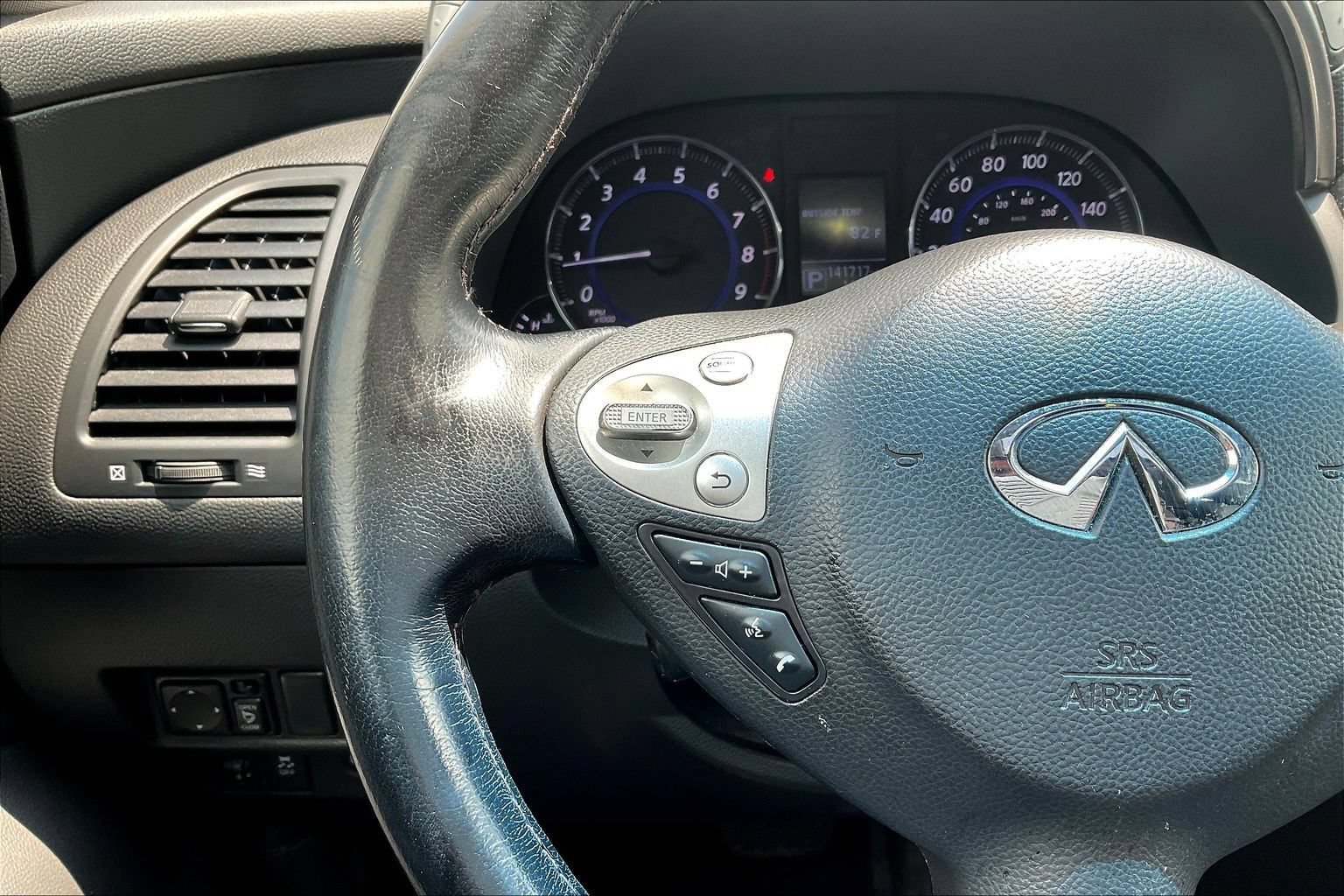 Used 2015 INFINITI QX70 AWD w/ Premium Package image 11