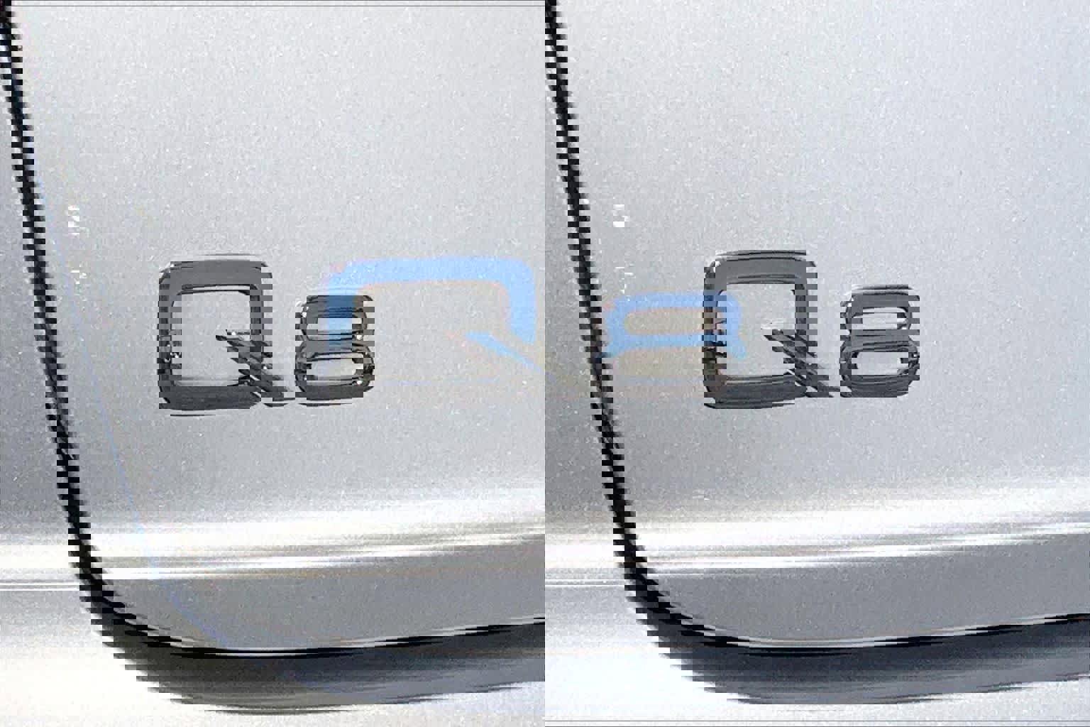 Used 2022 Audi Q8 Premium image 32