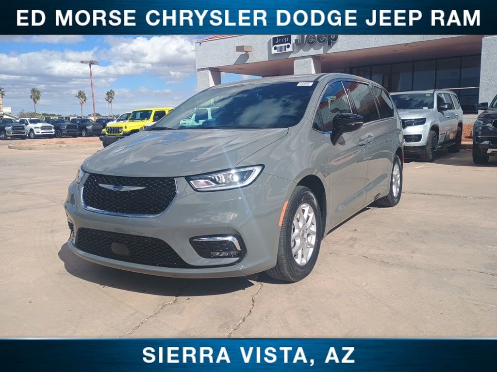 New 2025 Chrysler Pacifica Select