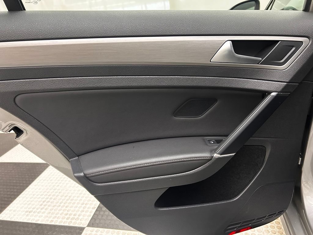 Used 2015 Volkswagen Golf TDI FWD image 13