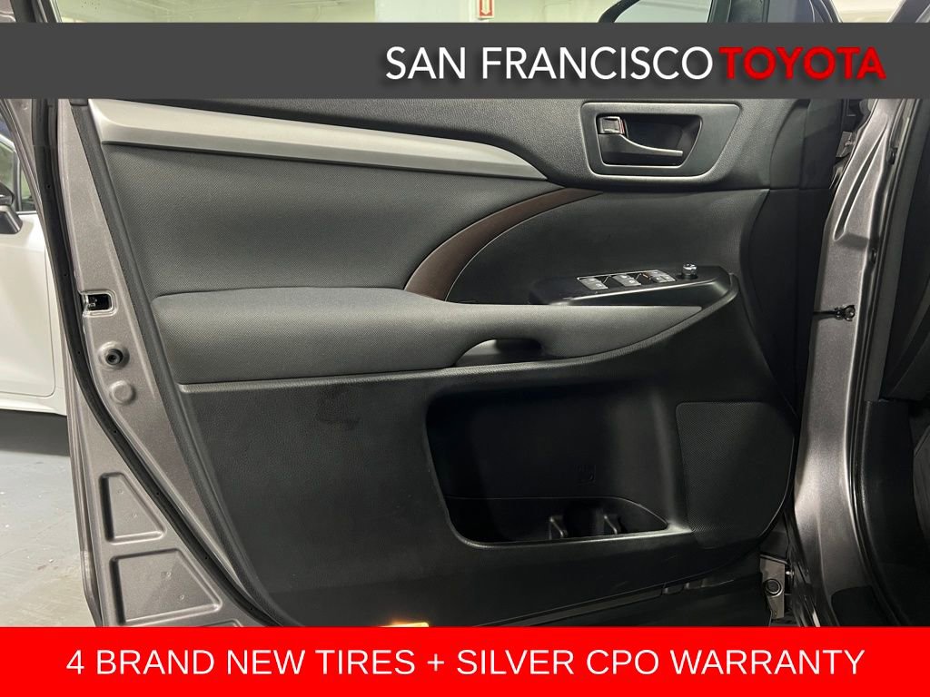 Used 2017 Toyota Highlander LE image 39