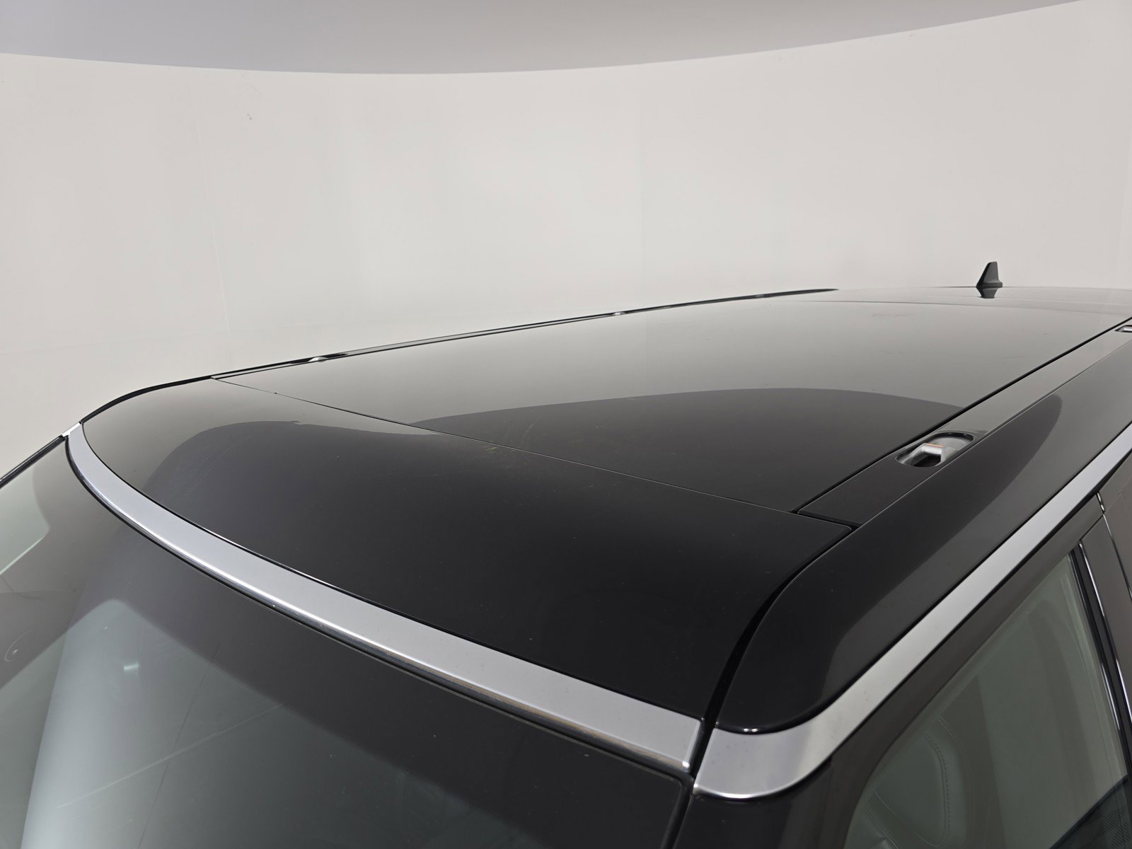 Used 2023 Rivian R1S Adventure image 13