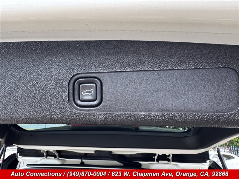 Used 2014 GMC Yukon XL Denali AWD/4WD image 30