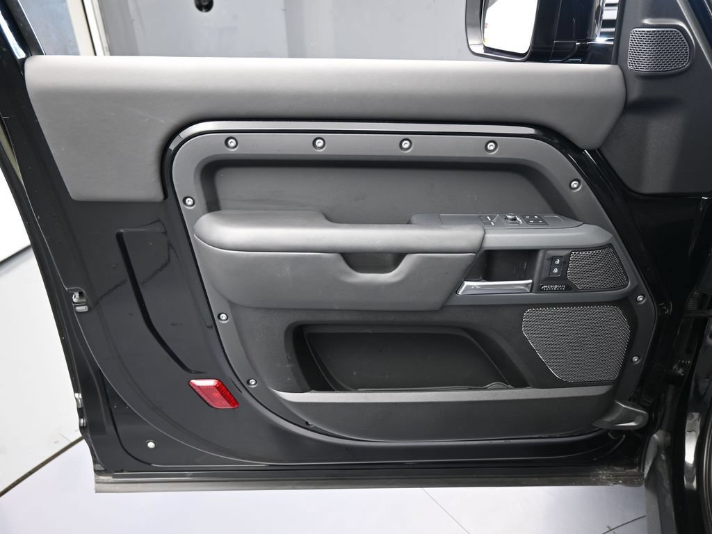Used 2023 Land Rover Defender 90 X AWD/4WD image 13