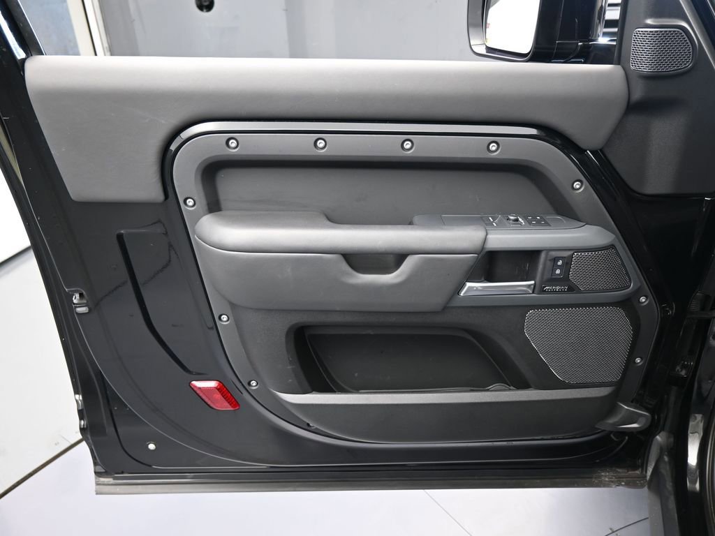 Used 2023 Land Rover Defender 90 X image 13