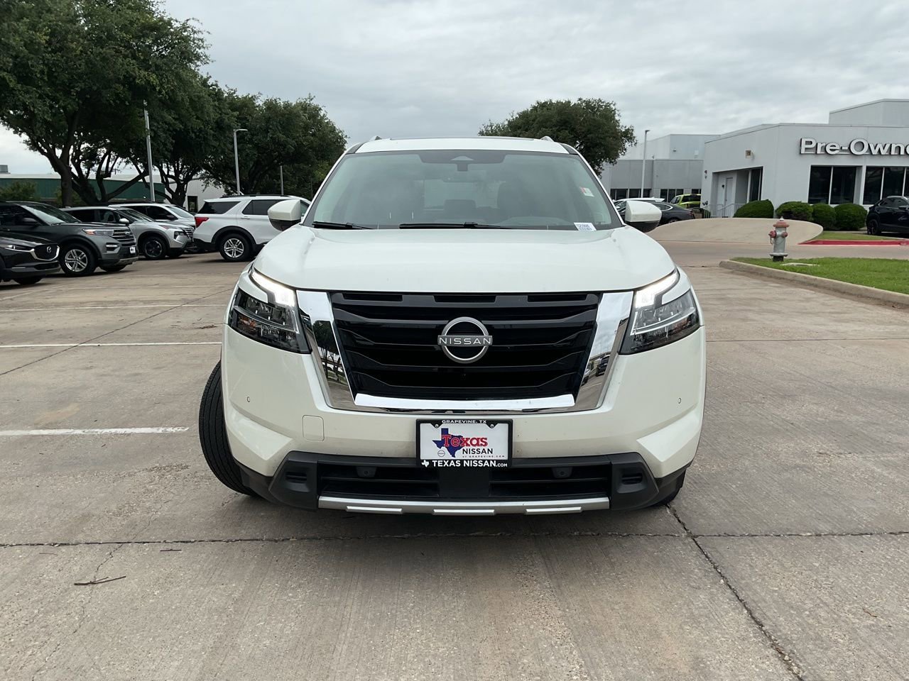 Used 2024 Nissan Pathfinder Platinum w/ Cargo Package AWD/4WD image 4