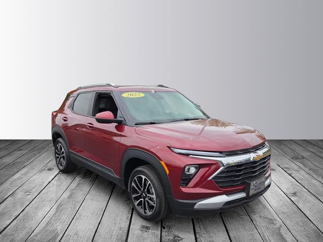 Used 2025 Chevrolet TrailBlazer LT AWD/4WD image 3