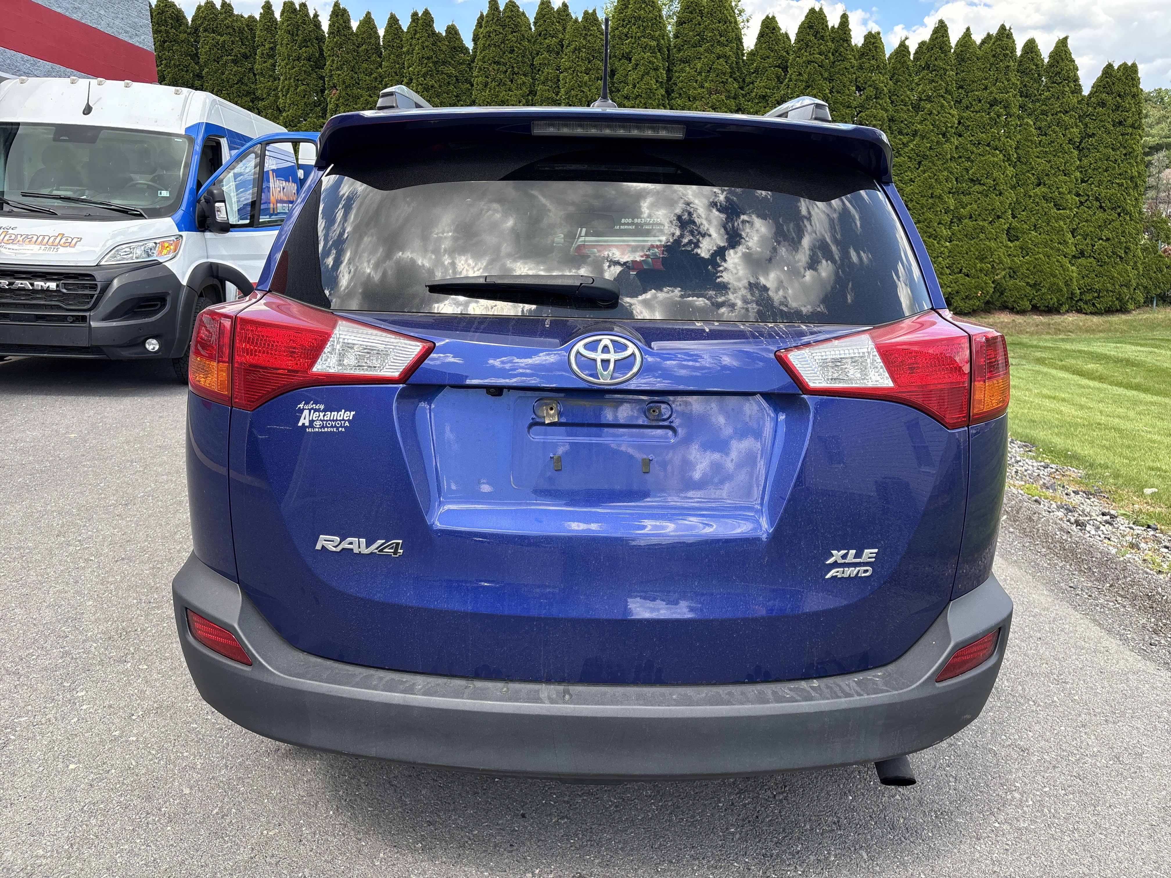 Used 2014 Toyota RAV4 XLE AWD/4WD image 4