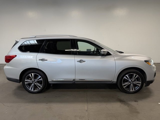 Used 2020 Nissan Pathfinder Platinum image 2