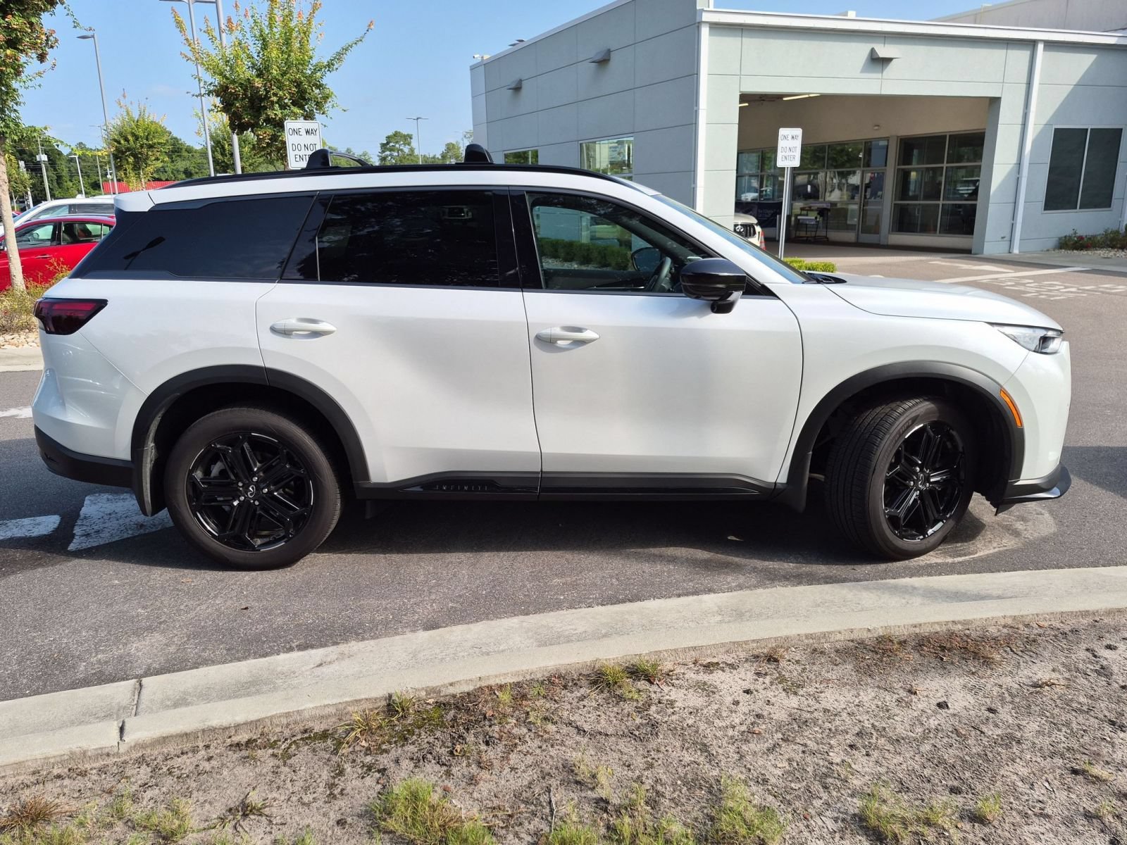 Used 2026 INFINITI QX60 Sport w/ Dark Cargo Package AWD/4WD image 2