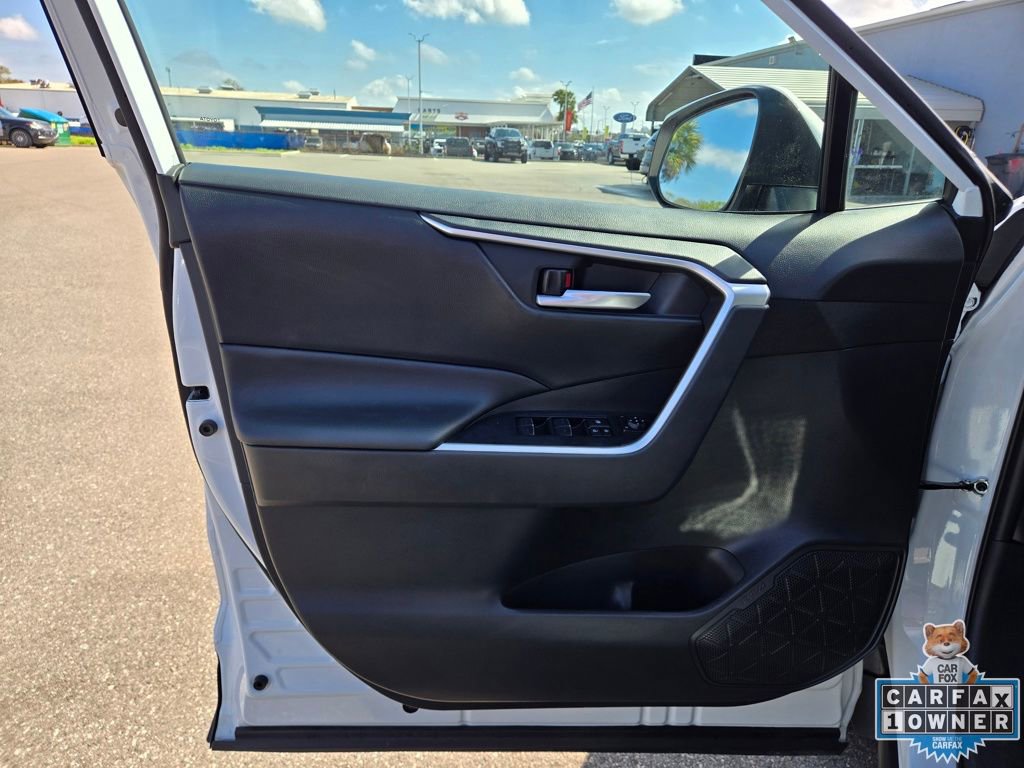 Used 2025 Toyota RAV4 XLE image 20