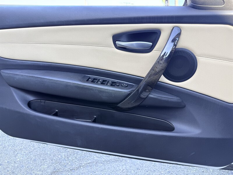 Used 2011 BMW 135i Convertible RWD image 24
