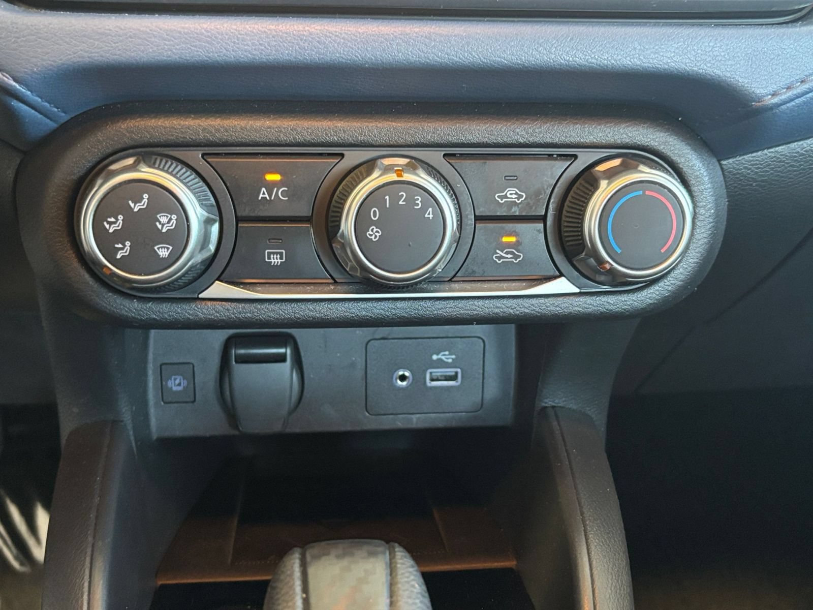 Used 2025 Nissan Versa SV FWD image 16