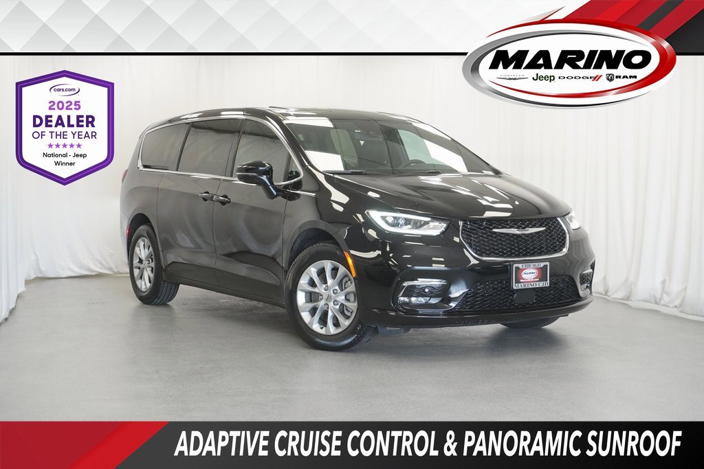 Used 2025 Chrysler Pacifica Select