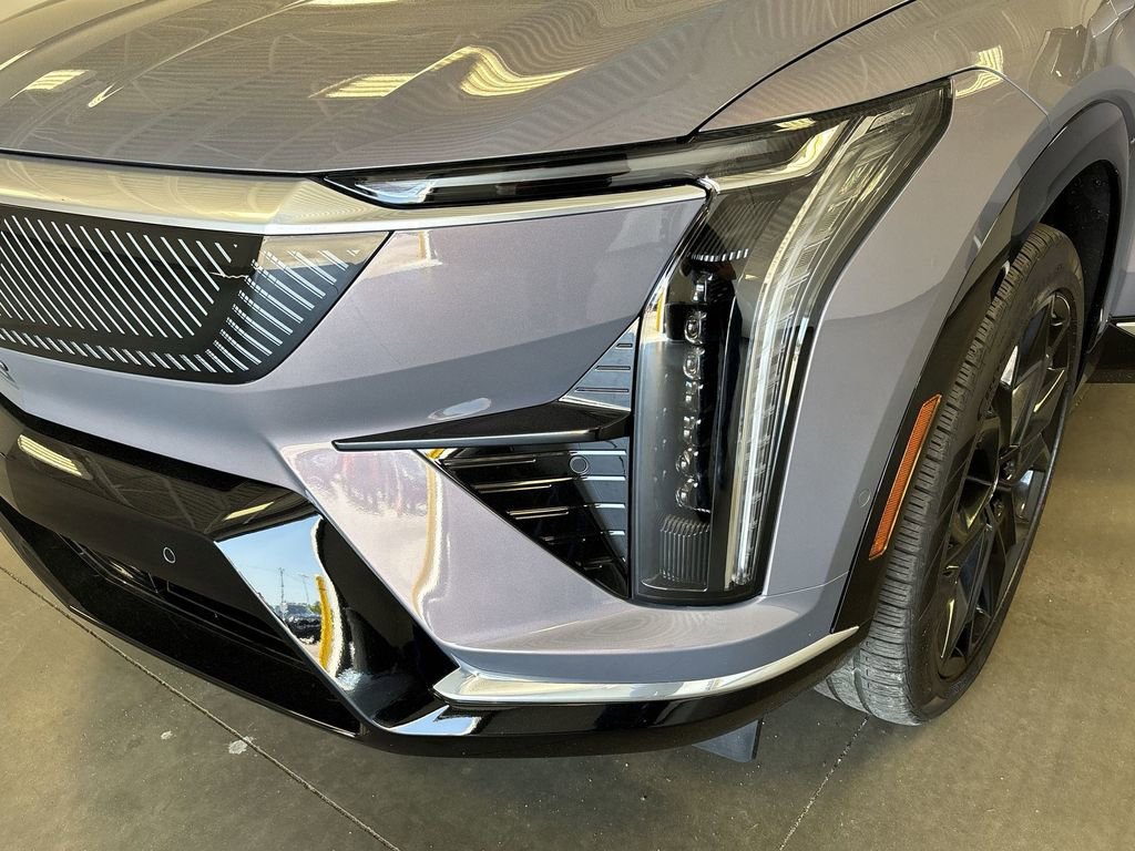 New 2025 Cadillac Optiq Luxury 1 w/ LPO, ONYX Package image 37