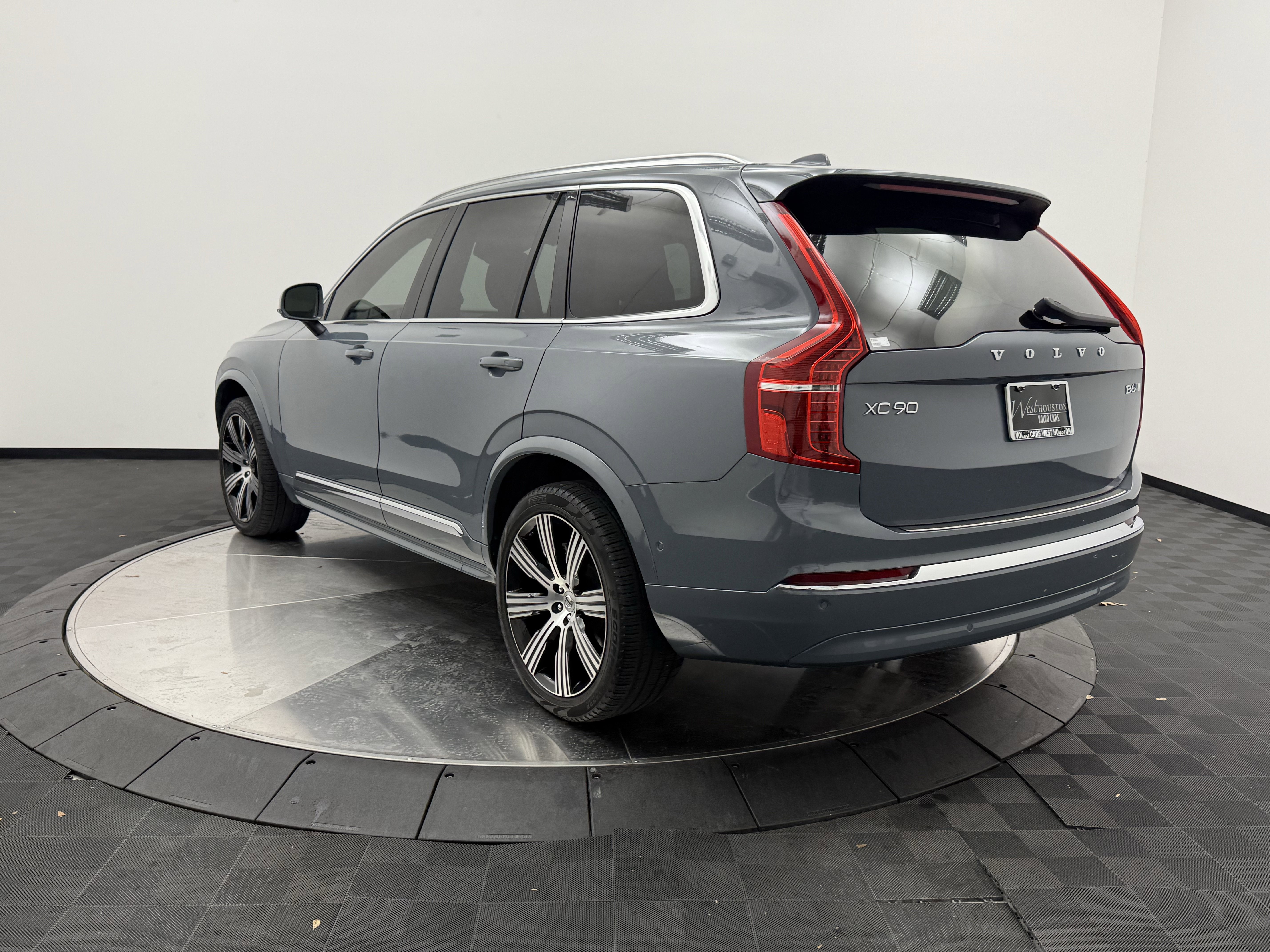 Certified 2023 Volvo XC90 B6 Ultimate w/ Protection Package Premier AWD/4WD image 5