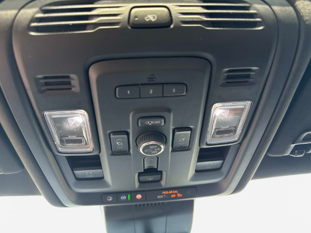 Used 2023 GMC Yukon Denali Ultimate AWD/4WD image 24