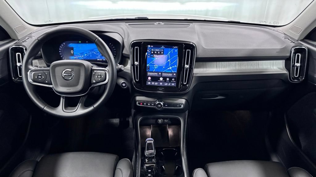 Certified 2026 Volvo XC40 B5 Plus AWD/4WD image 2