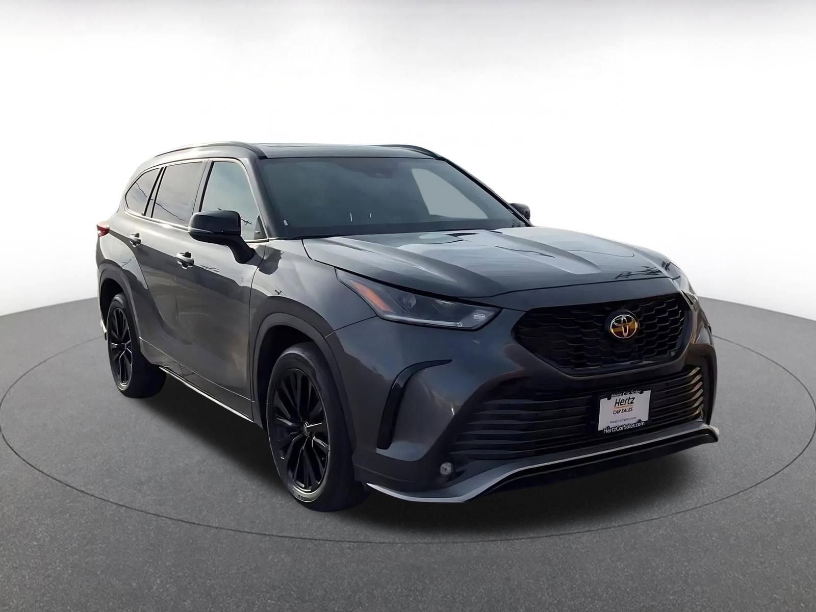 Used 2025 Toyota Highlander XSE image 3