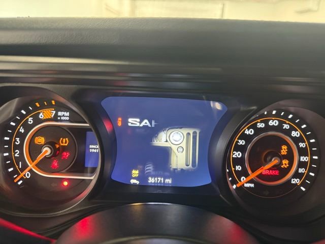 Used 2024 Jeep Wrangler Sahara w/ Technology Group image 17