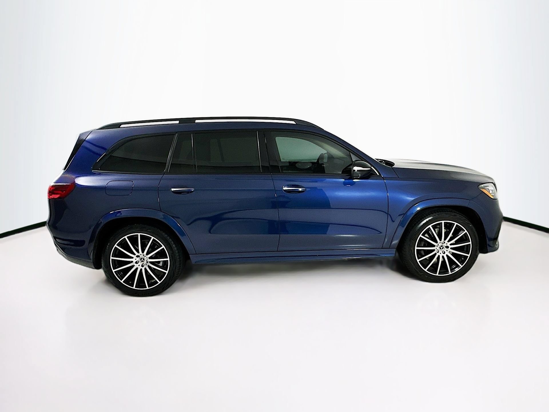 Used 2025 Mercedes-Benz GLS 450 4MATIC image 9