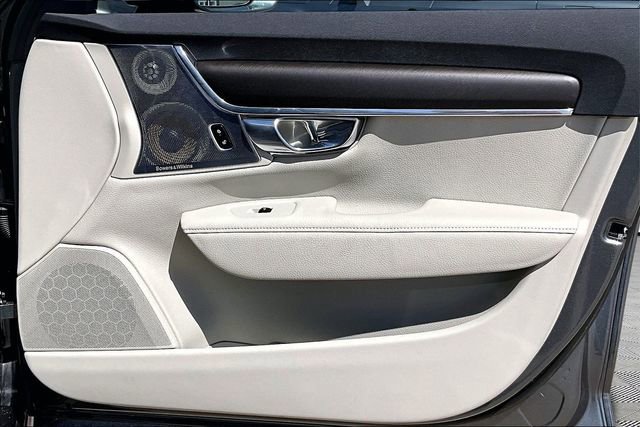 Used 2017 Volvo V90 T6 Cross Country image 19