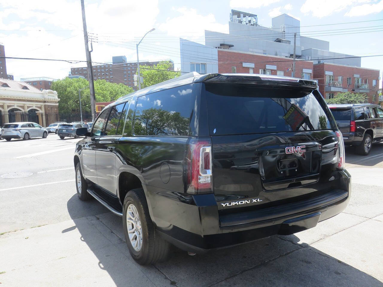 Used 2016 GMC Yukon SLT w/ Open Road Package AWD/4WD image 5