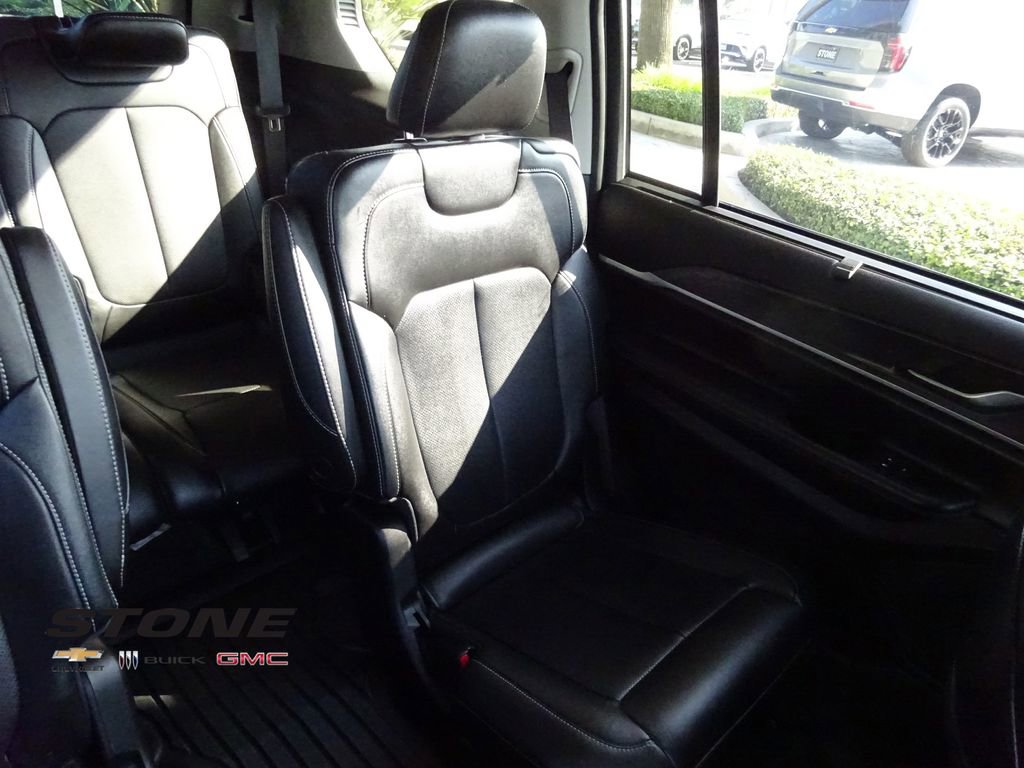 Used 2023 Jeep Grand Cherokee L Limited w/ Luxury Tech Group II image 17