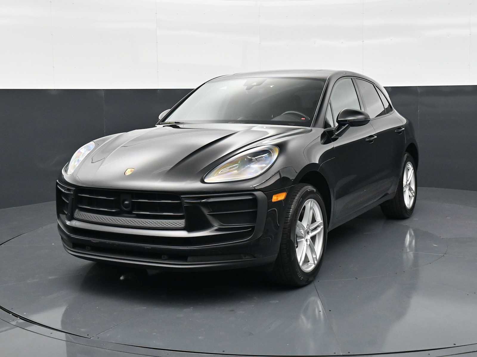 Certified 2024 Porsche Macan AWD/4WD image 26