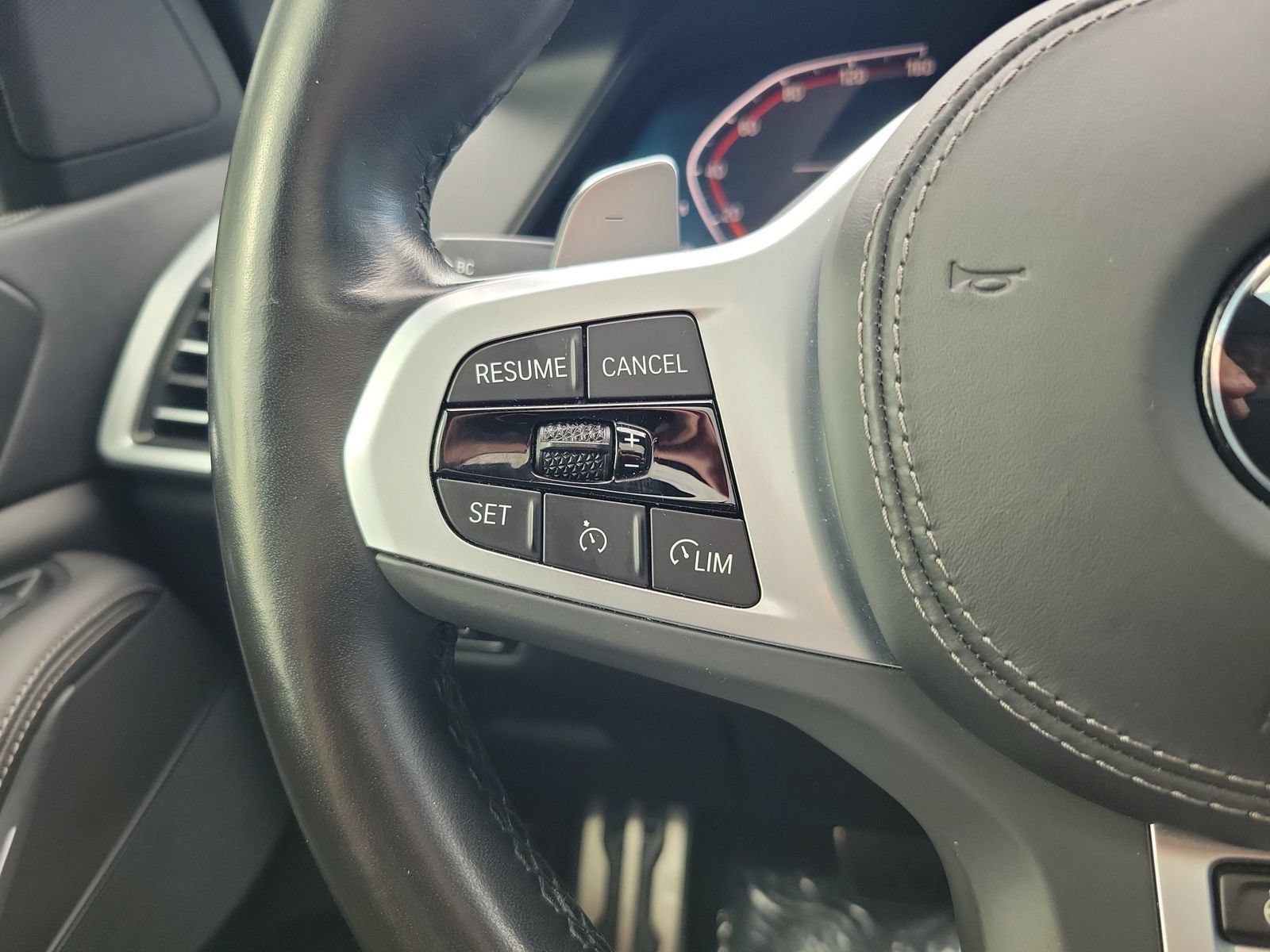 Used 2022 BMW X5 xDrive40i w/ M Sport Package AWD/4WD image 22