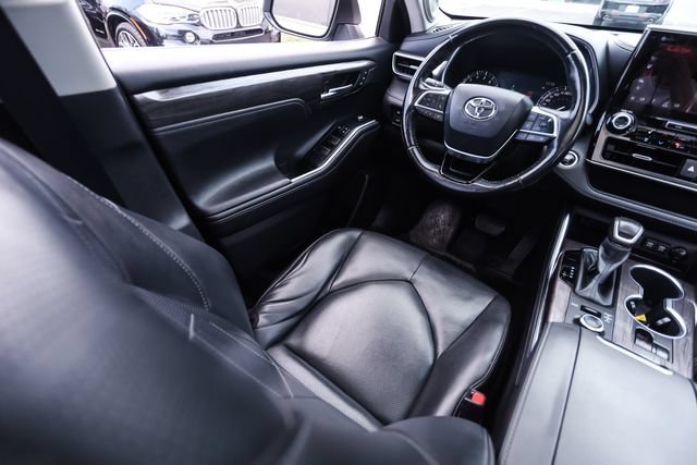 Used 2020 Toyota Highlander Platinum AWD/4WD image 25