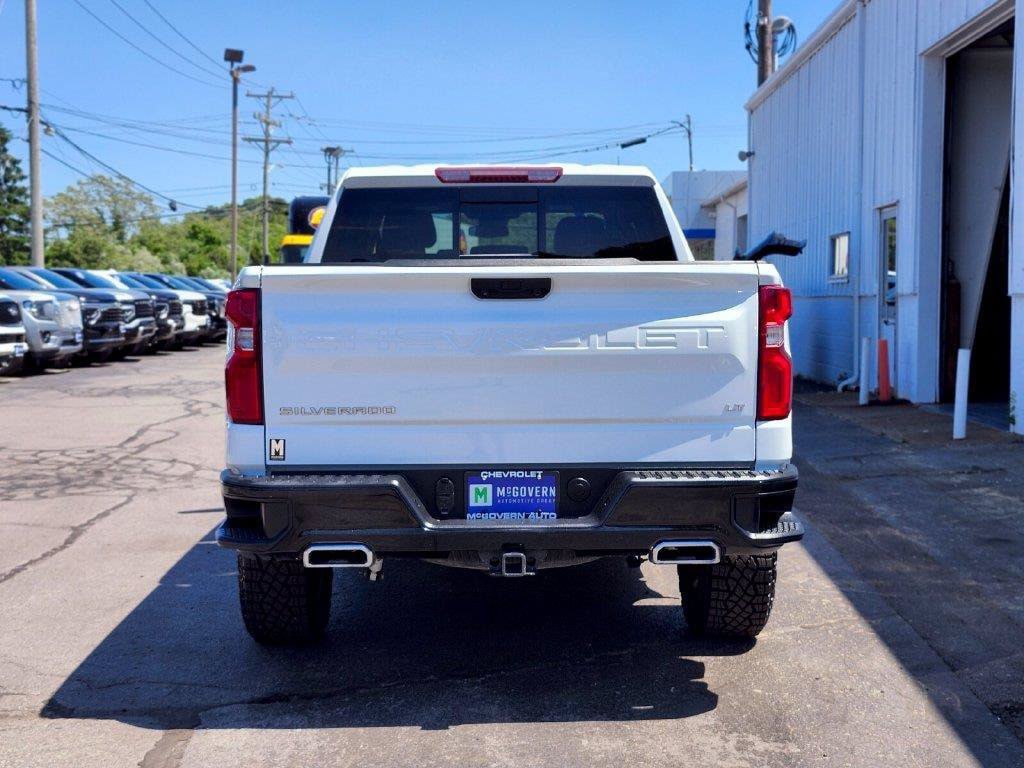 Used 2023 Chevrolet Silverado 1500 LT Trail Boss w/ Convenience Package II AWD/4WD image 4