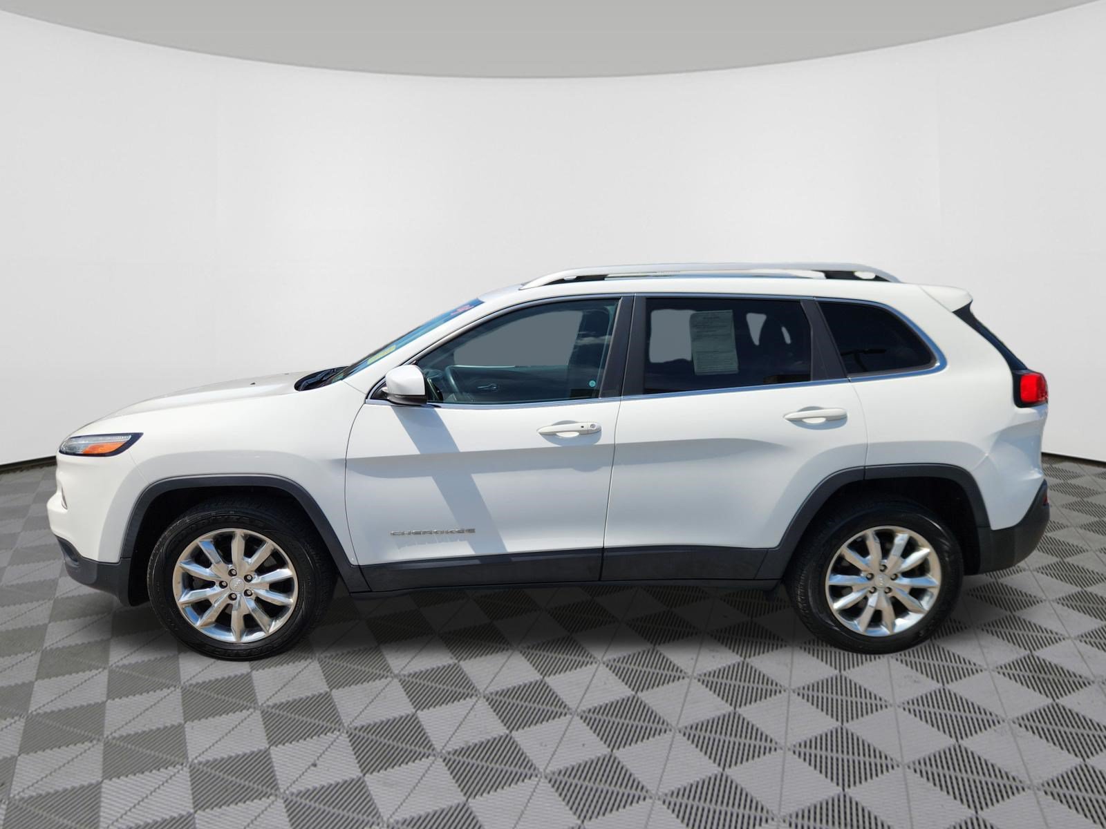 Used 2017 Jeep Cherokee Limited AWD/4WD image 5