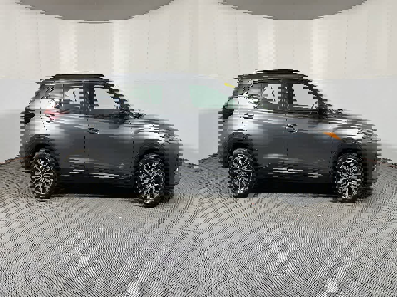 Used 2024 Nissan Kicks SR image 9