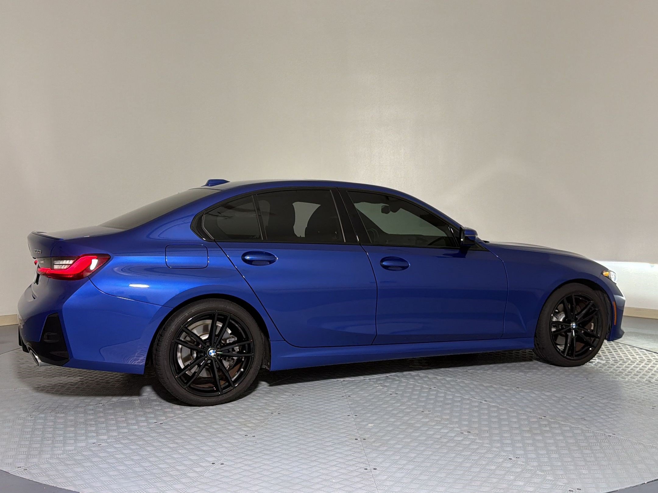 Certified 2023 BMW 330i Sedan w/ M Sport Package RWD image 7