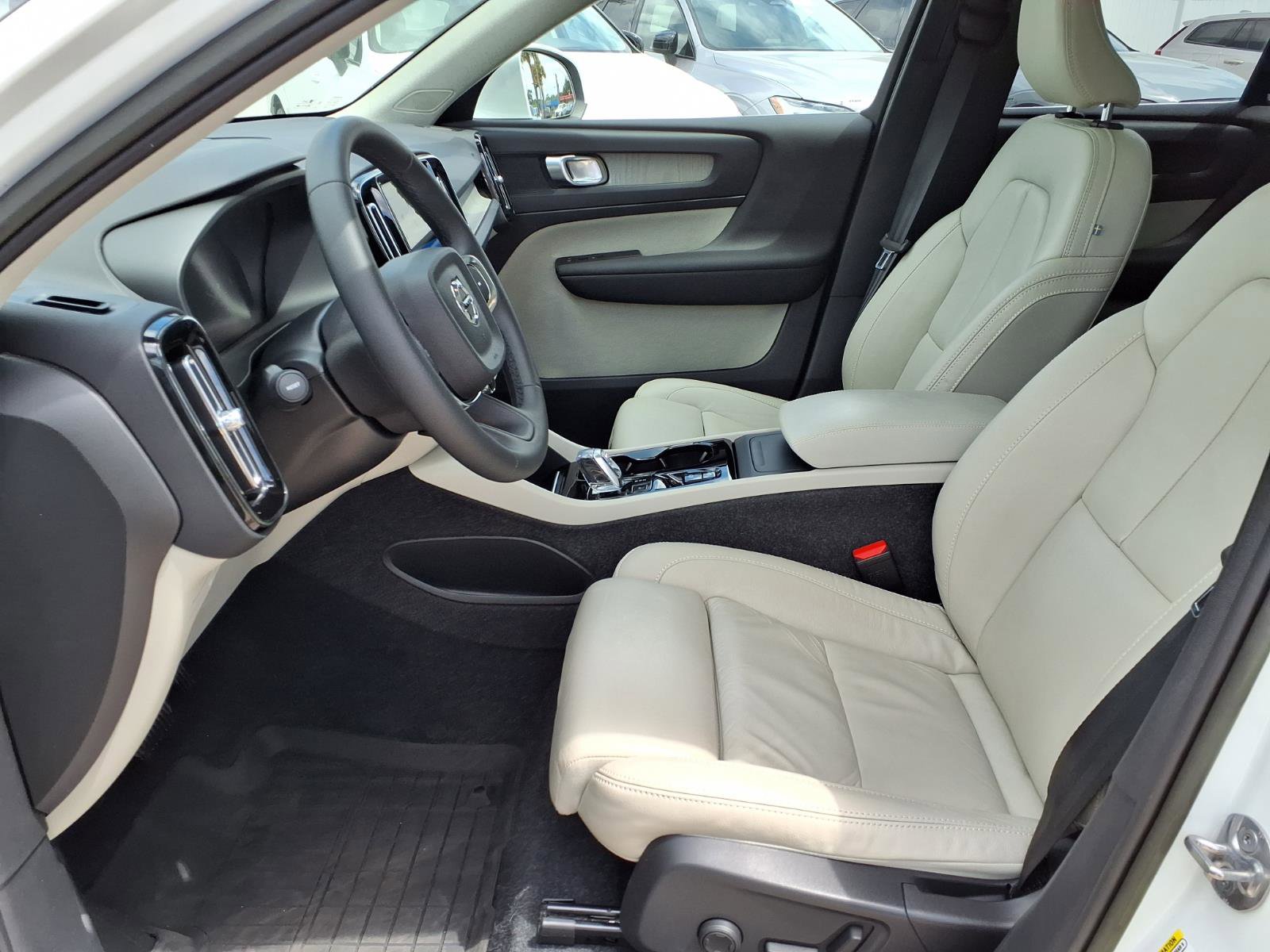 Certified 2023 Volvo XC40 B5 Plus w/ Driver Assist Package image 21