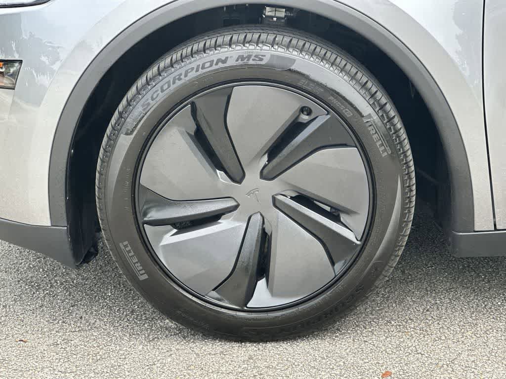 Used 2026 Tesla Model Y Long Range RWD image 11
