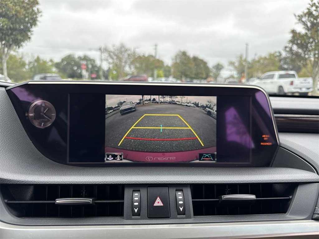 Used 2020 Lexus ES 300h w/ Premium Package image 25