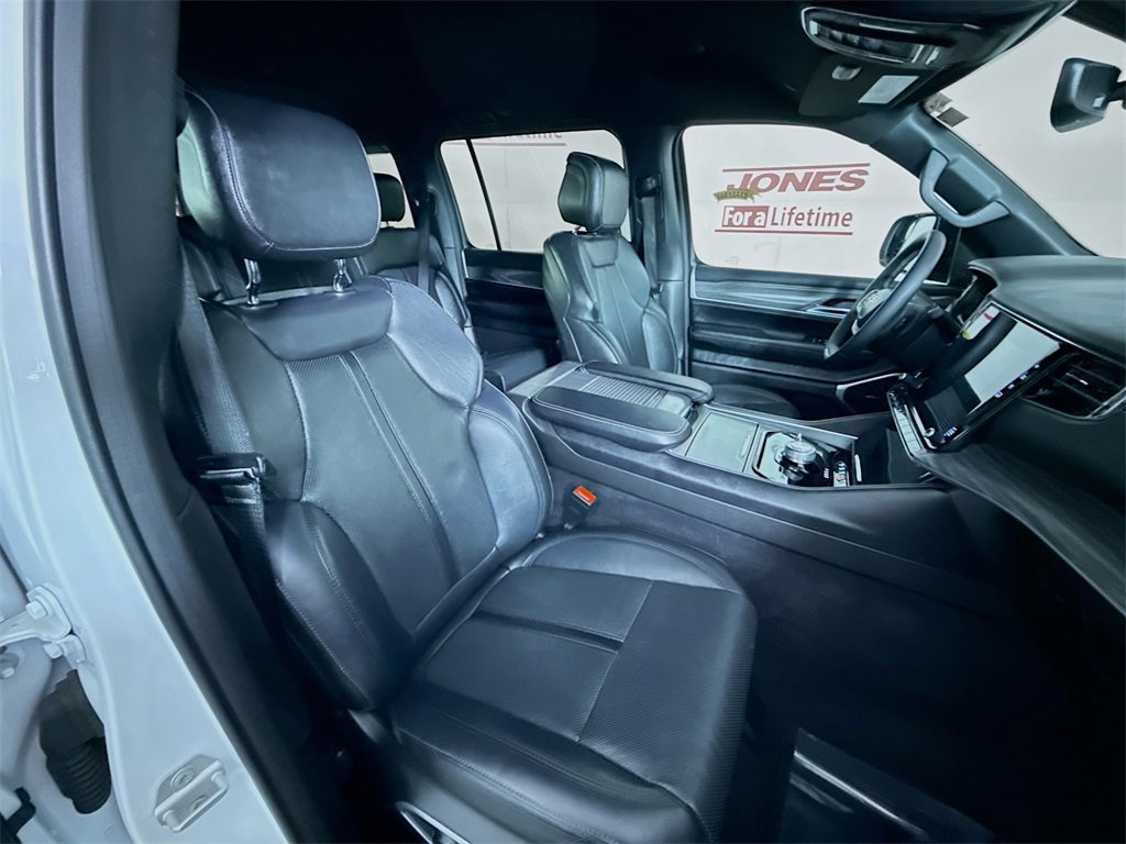 Used 2024 Jeep Wagoneer L Series II w/ Flexible Seating Group image 34