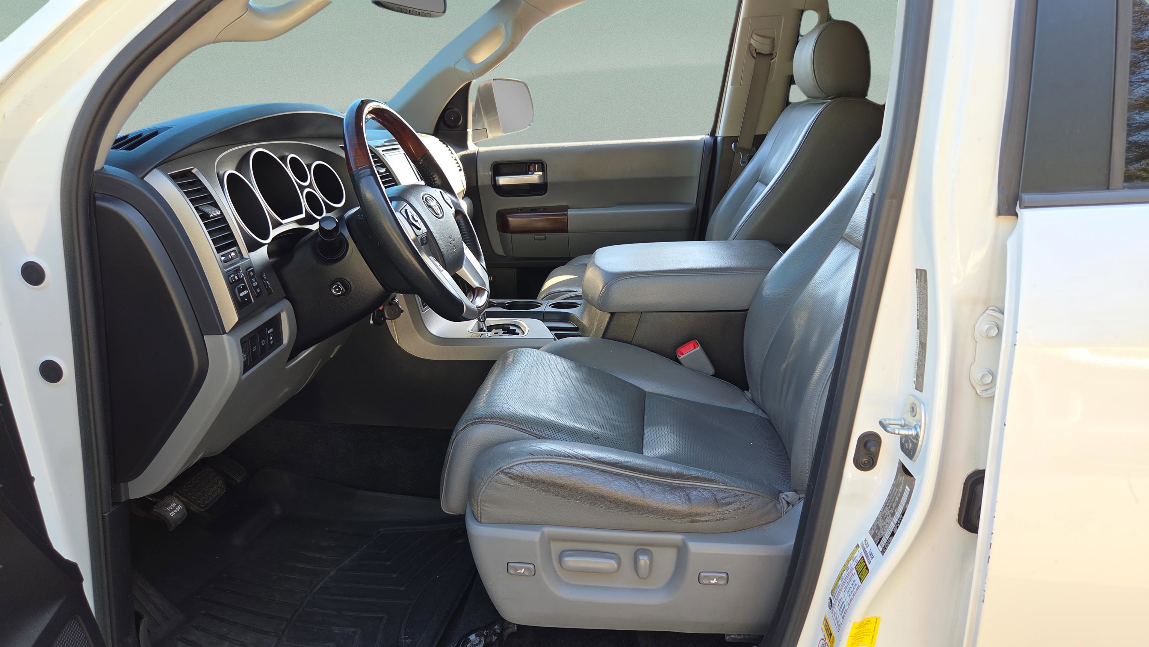 Used 2017 Toyota Sequoia Platinum image 10