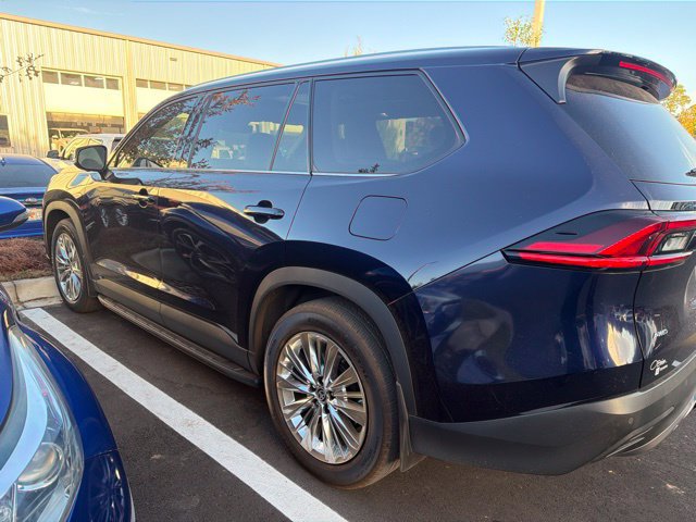 Used 2025 Toyota Grand Highlander AWD image 3