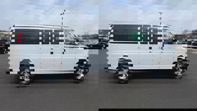 New 2026 Chevrolet Express 3500 LS image 9