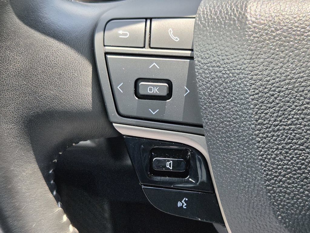 Used 2025 Toyota Camry SE FWD image 23