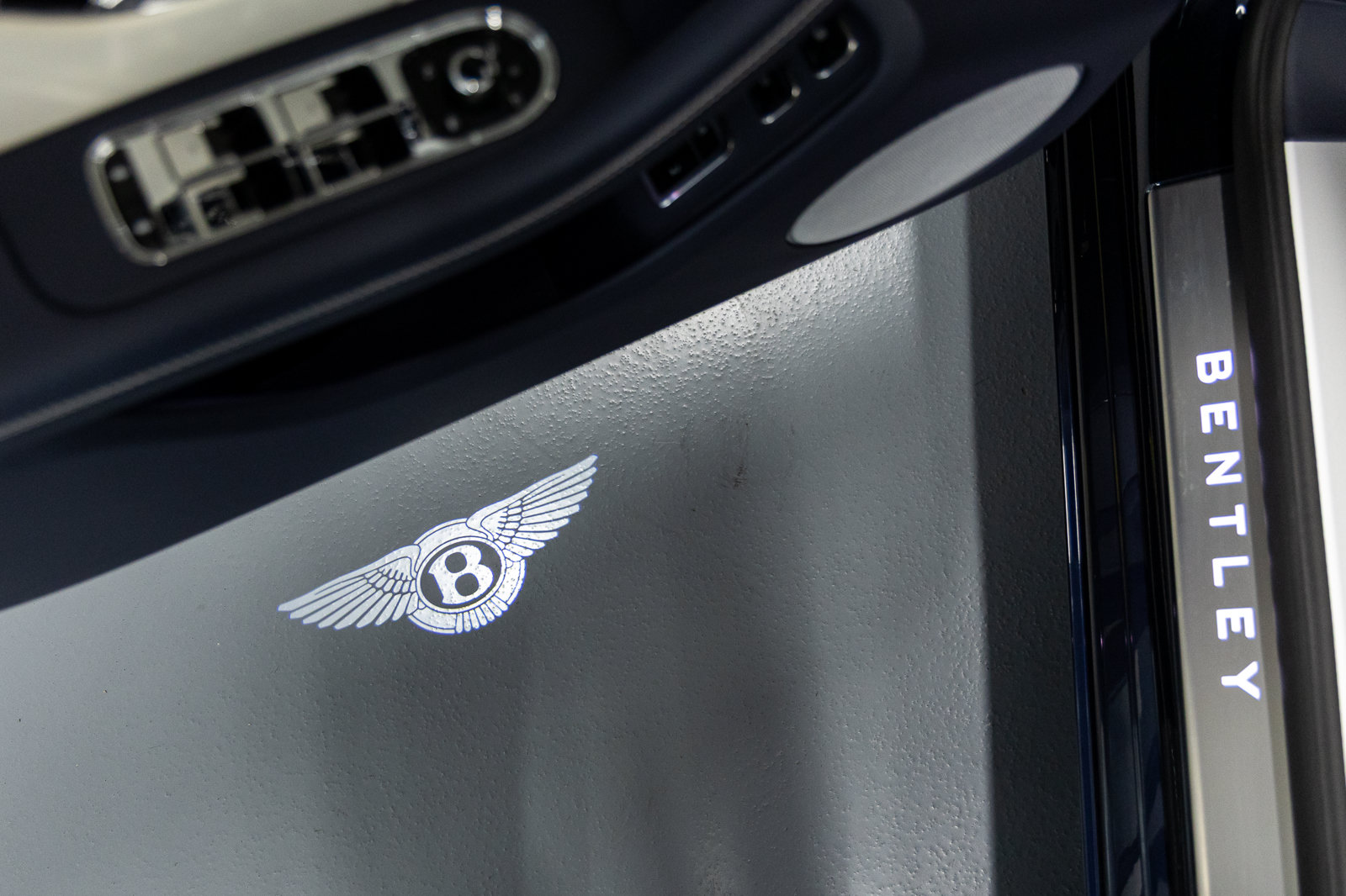 Certified 2026 Bentley Flying Spur V8 AWD/4WD image 41