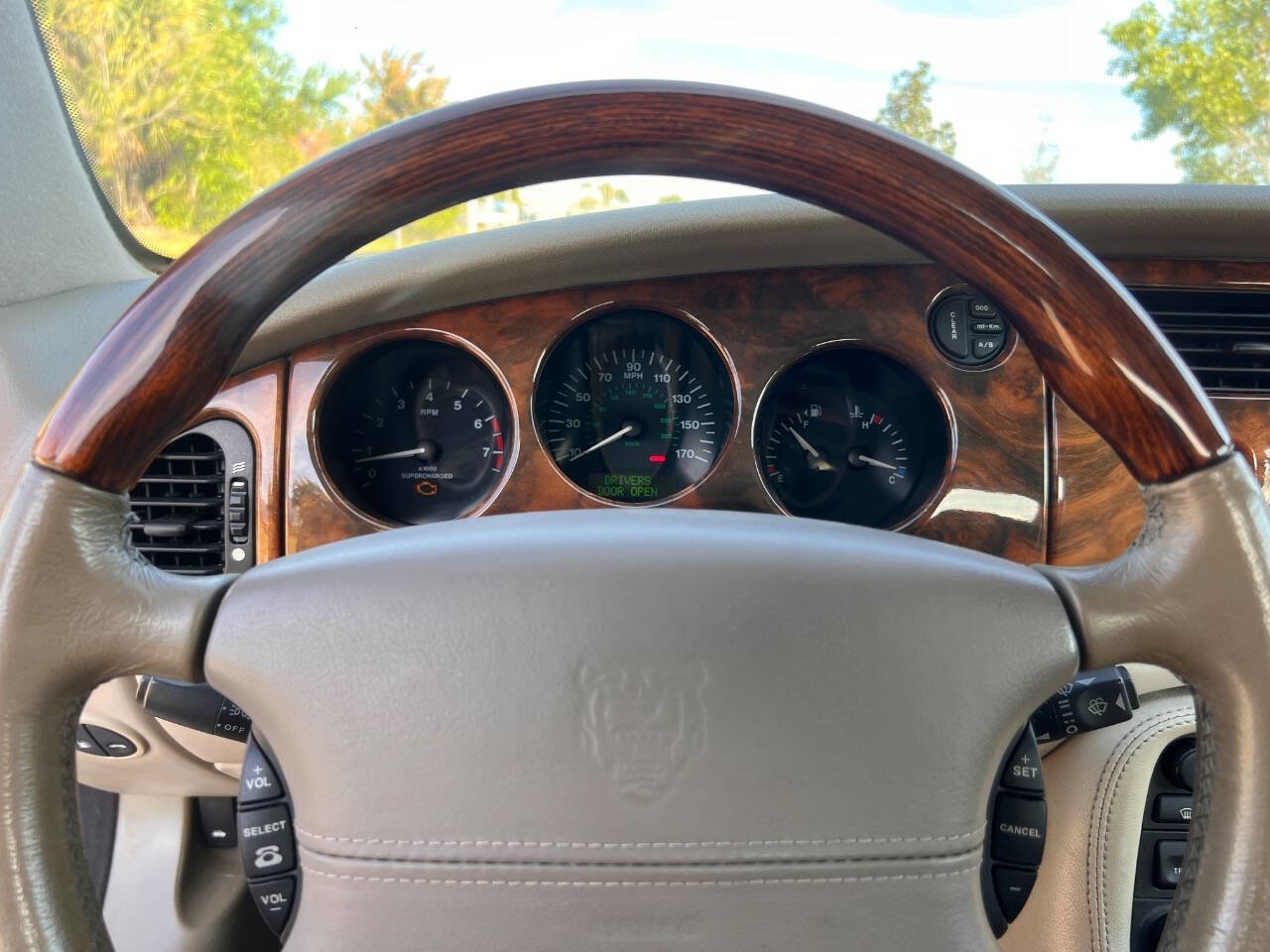 Used 2001 Jaguar XK8 Convertible image 19