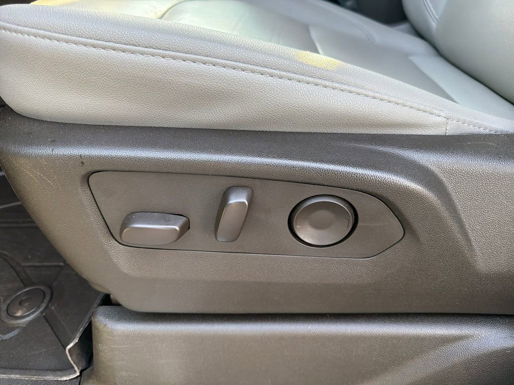 Used 2024 Chevrolet Tahoe Z71 w/ Luxury Package image 32