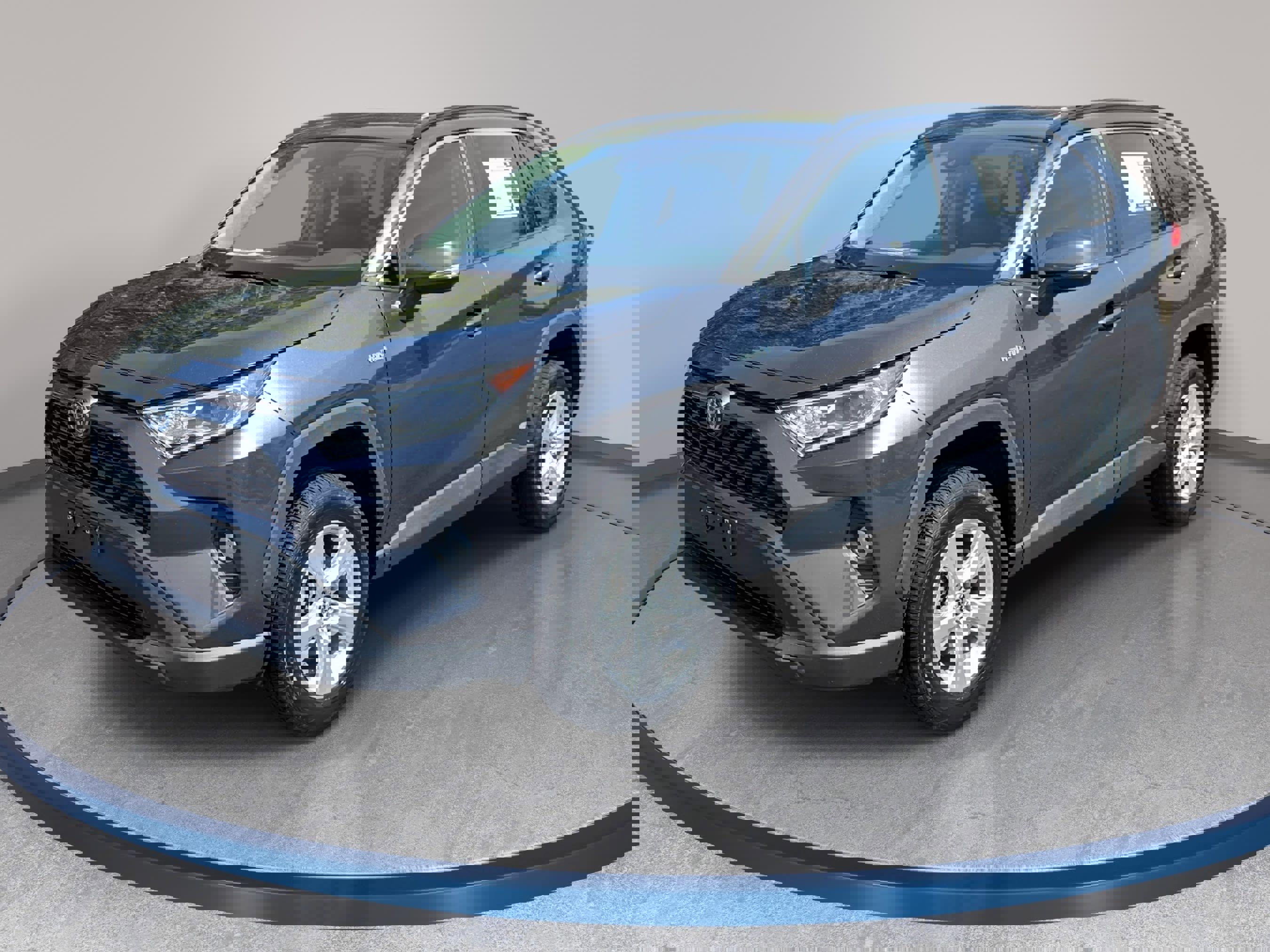 Used 2021 Toyota RAV4 XLE w/ Convenience Package image 1