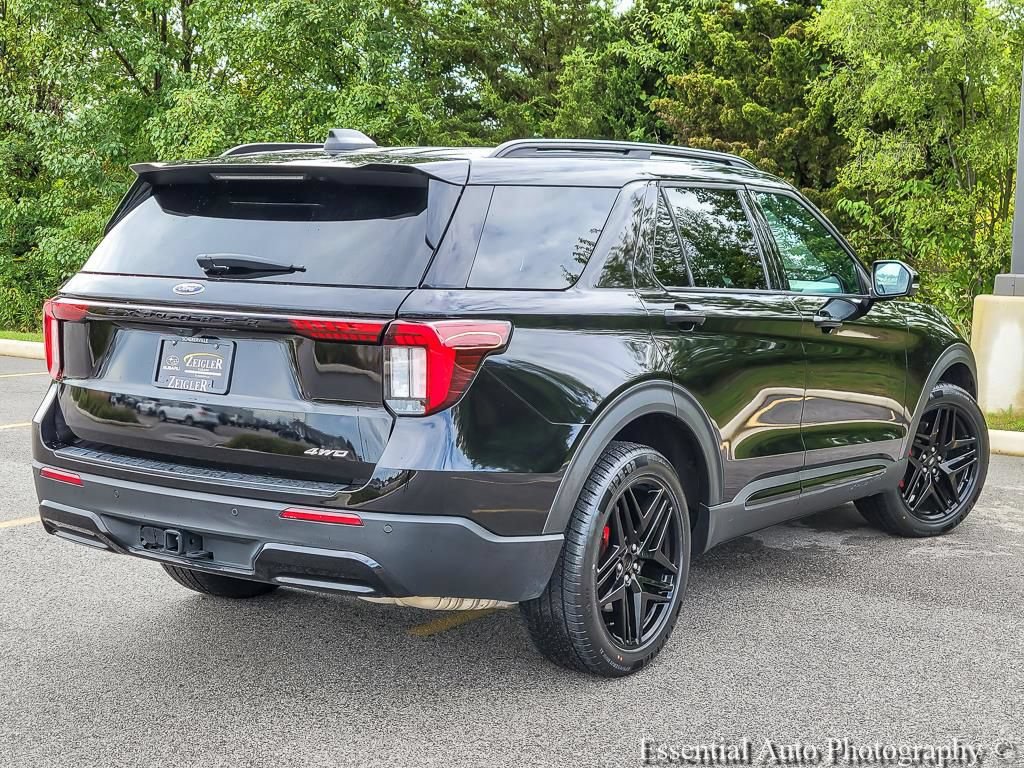 Used 2025 Ford Explorer ST-Line w/ ST-Line Street Pack AWD/4WD image 7