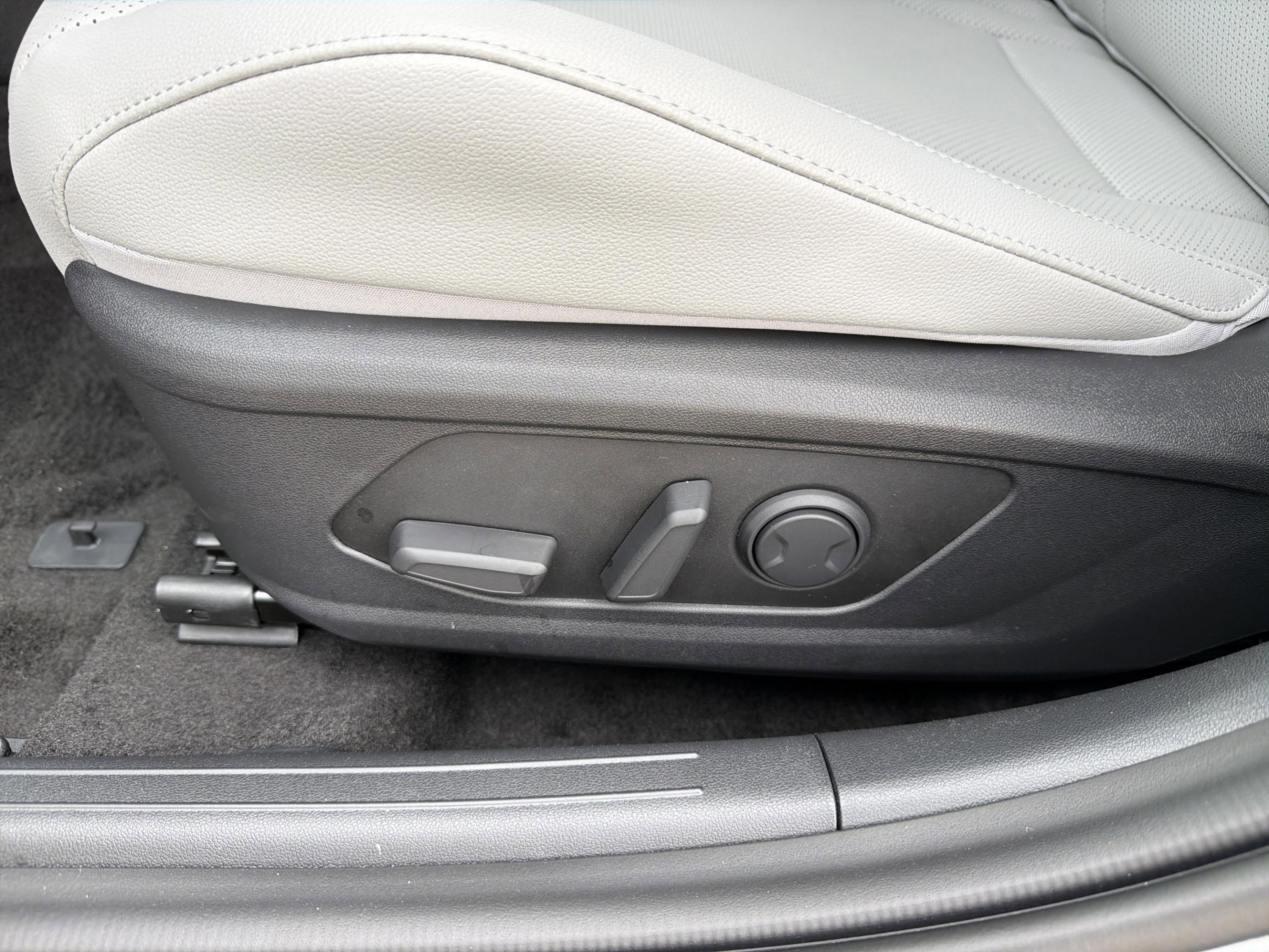 New 2026 Hyundai Elantra Limited FWD image 25